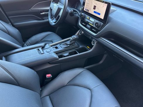 Certified 2025 Toyota Grand Highlander AWD image 21
