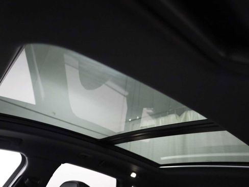 Certified 2026 Porsche Macan image 20