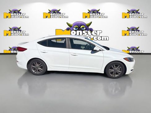 Used 2017 Hyundai Elantra SE image 4