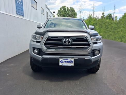 Used 2017 Toyota Tacoma SR5 w/ Tow Package AWD/4WD image 6