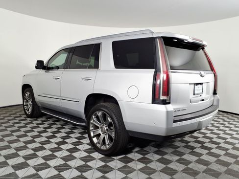 Used 2020 Cadillac Escalade Luxury RWD image 6