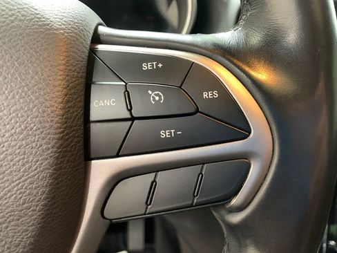 Used 2020 Jeep Grand Cherokee Altitude image 14