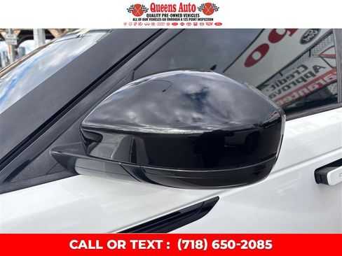 Used 2019 Land Rover Range Rover Velar R-Dynamic SE image 32