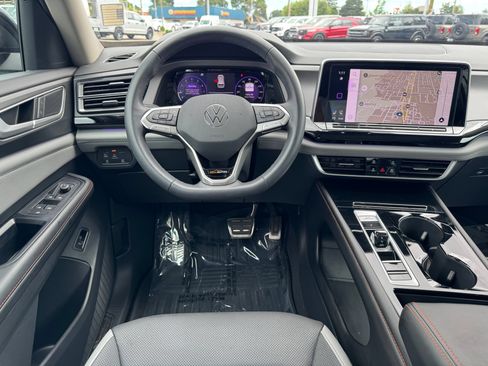 Used 2024 Volkswagen Atlas Peak Edition SEL AWD/4WD image 18