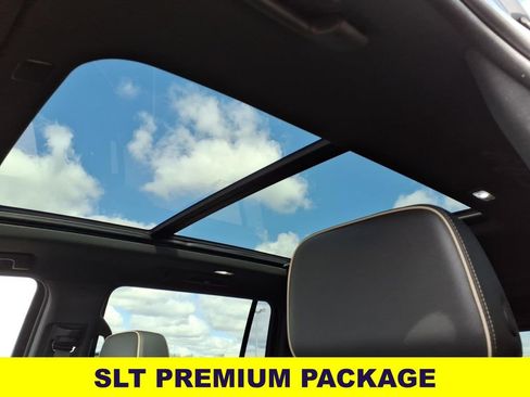 Certified 2023 GMC Yukon XL SLT w/ SLT Premium Package AWD/4WD image 15