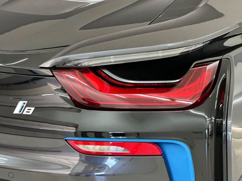 Used 2019 BMW i8 Roadster AWD/4WD image 25