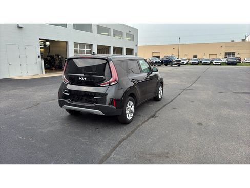 Used 2025 Kia Soul LX w/ LX Technology Package FWD image 7