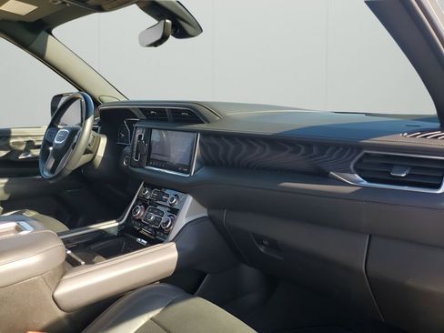 Used 2021 GMC Yukon Denali w/ Denali Premium Package image 14