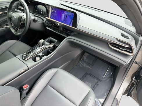 Used 2024 Toyota Crown Platinum image 13