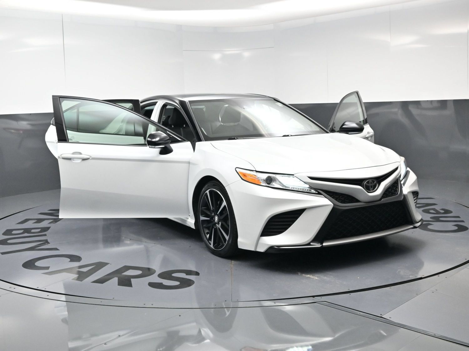 Used 2020 Toyota Camry XSE FWD image 25