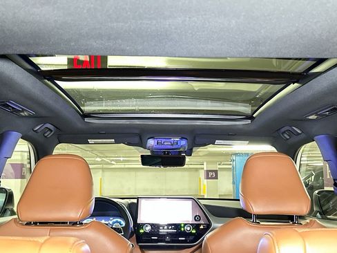 Used 2023 Toyota Highlander Platinum image 7