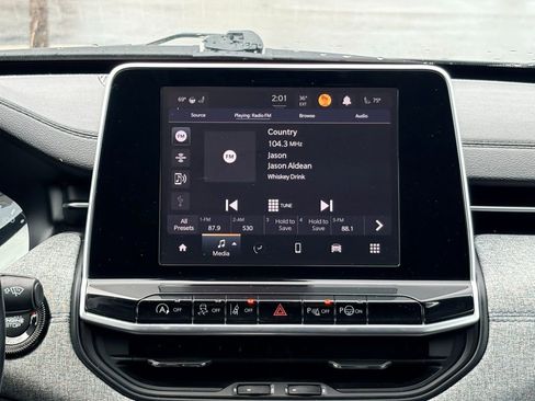 Used 2022 Jeep Compass Latitude w/ Sun and Sound Group image 16