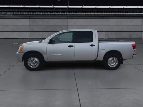 Used 2010 Nissan Titan XE image 5