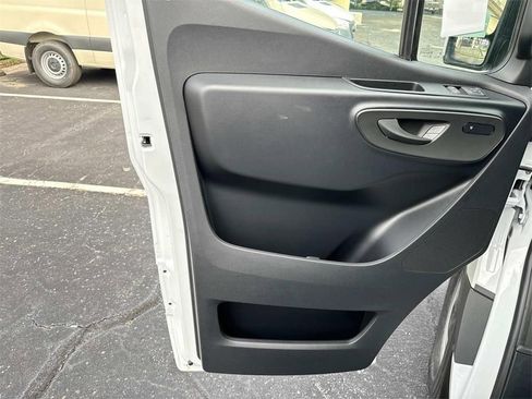 Used 2025 Mercedes-Benz Sprinter 2500 image 19