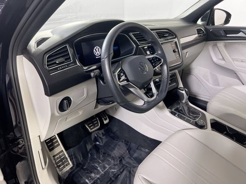 Used 2022 Volkswagen Tiguan SE R-Line image 9