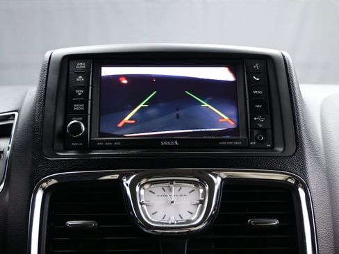 Used 2012 Chrysler Town & Country Touring-L w/ Entertainment Group #2 FWD image 19