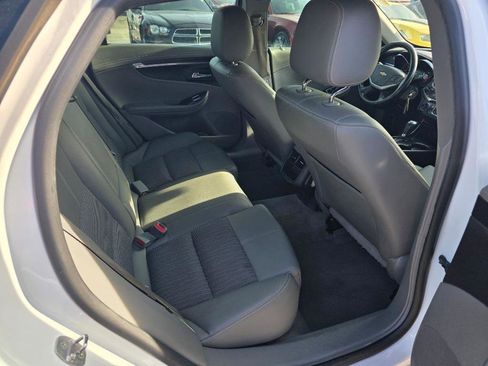 Used 2015 Chevrolet Impala LT w/ Convenience Package image 11