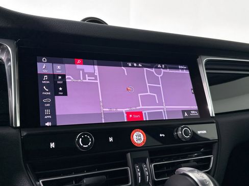 Certified 2025 Porsche Macan image 22