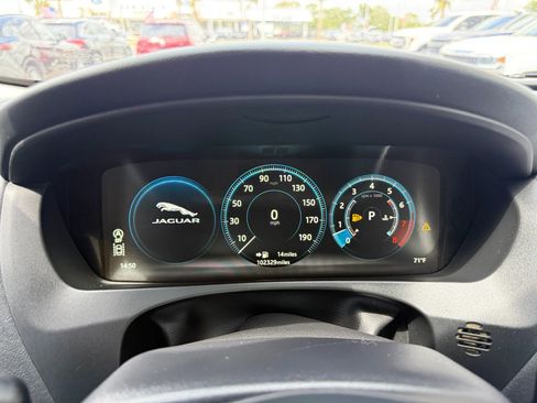 Used 2017 Jaguar F-PACE R-Sport image 13