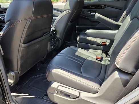 Used 2025 Honda Pilot TrailSport image 12