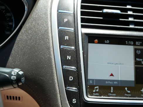 Used 2016 Lincoln MKX Reserve w/ Technology Package AWD/4WD image 24