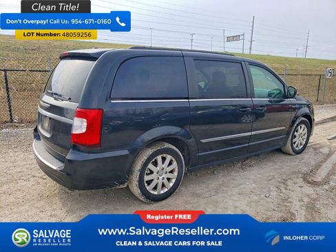Used 2013 Chrysler Town & Country Touring image 4
