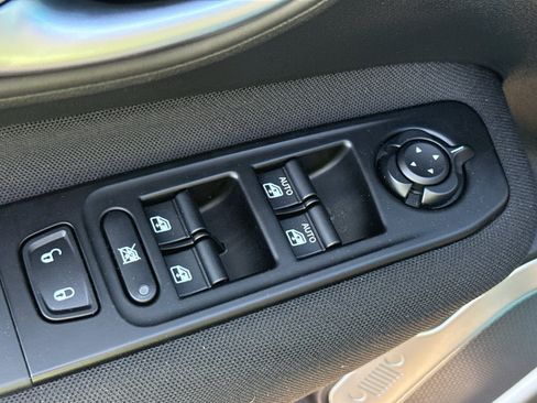 Used 2021 Jeep Renegade Latitude AWD/4WD image 12