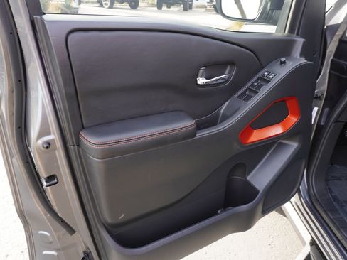 Used 2025 Nissan Frontier Pro-X image 14