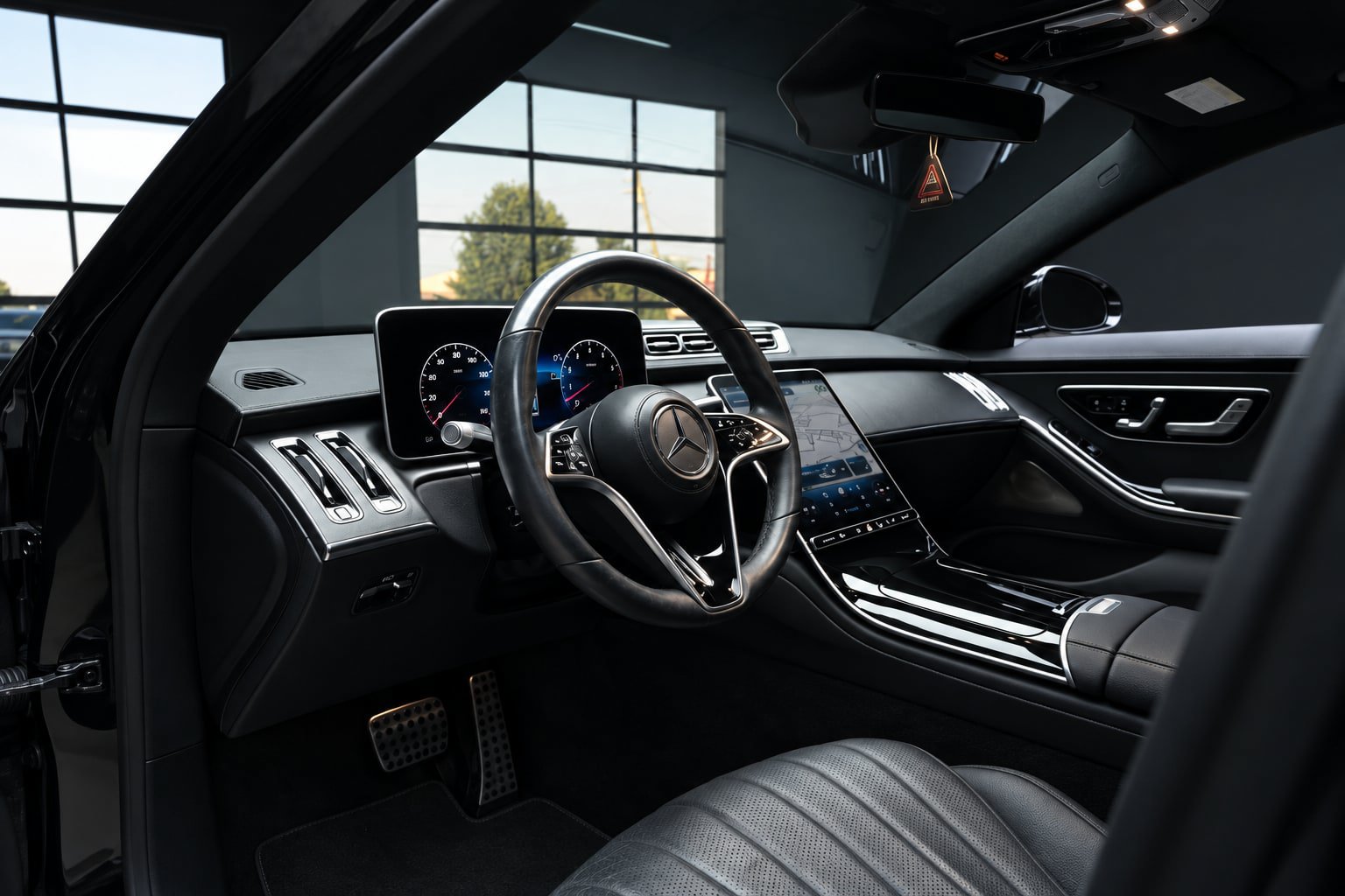 Used 2022 Mercedes-Benz S 500 4MATIC w/ AMG Line Package image 19