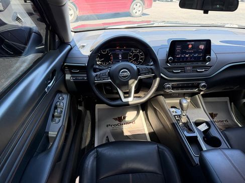 Used 2021 Nissan Altima 2.5 SR w/ SR Premium Package image 14