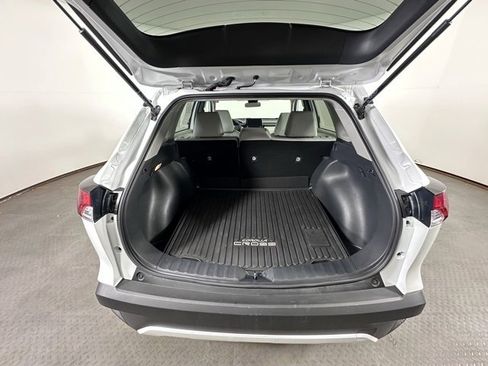 Used 2022 Toyota Corolla Cross LE image 14