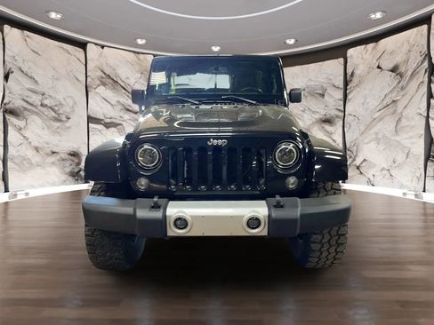 Used 2014 Jeep Wrangler Unlimited Sahara w/ Connectivity Group AWD/4WD image 12