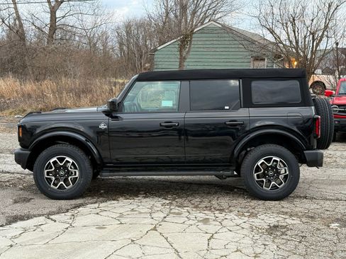 New 2025 Ford Bronco Outer Banks image 2