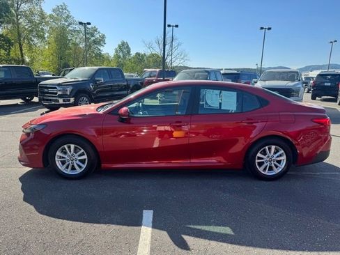 Used 2025 Toyota Camry LE FWD image 4