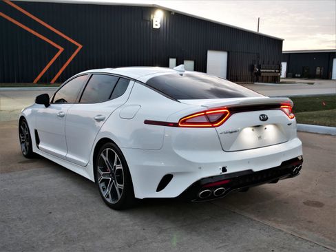 Used 2018 Kia Stinger GT2 image 9
