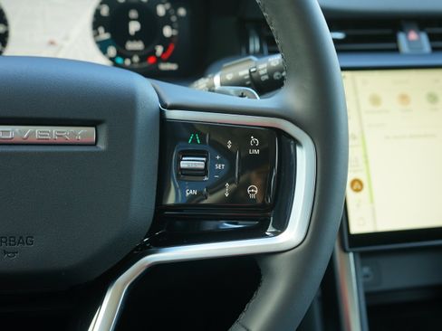 Used 2024 Land Rover Discovery Sport S image 32