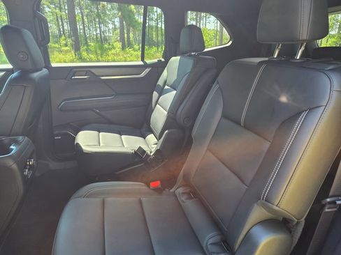 Used 2026 GMC Acadia Elevation w/ Elevation Premium Package FWD image 16