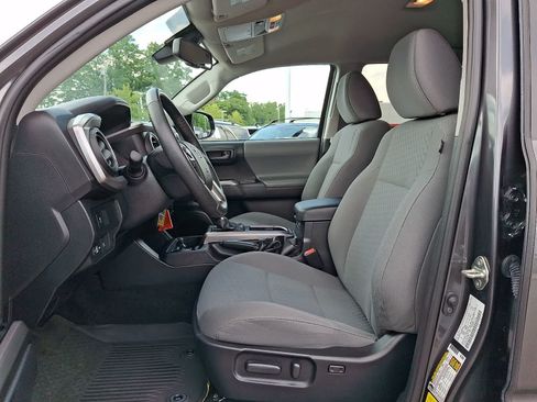 Certified 2021 Toyota Tacoma SR5 AWD/4WD image 16