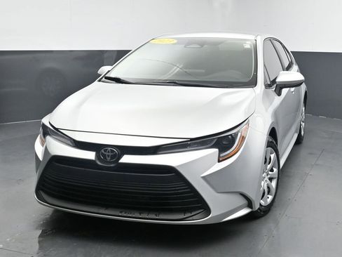 Used 2023 Toyota Corolla LE image 4