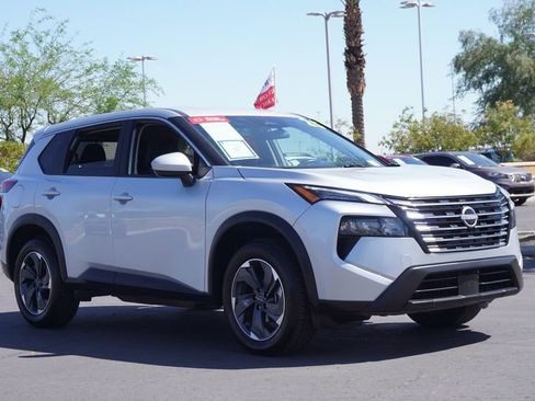 Certified 2025 Nissan Rogue SV image 4