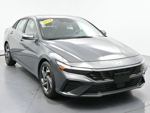 Used 2024 Hyundai Elantra SEL w/ Convenience Package FWD image 2