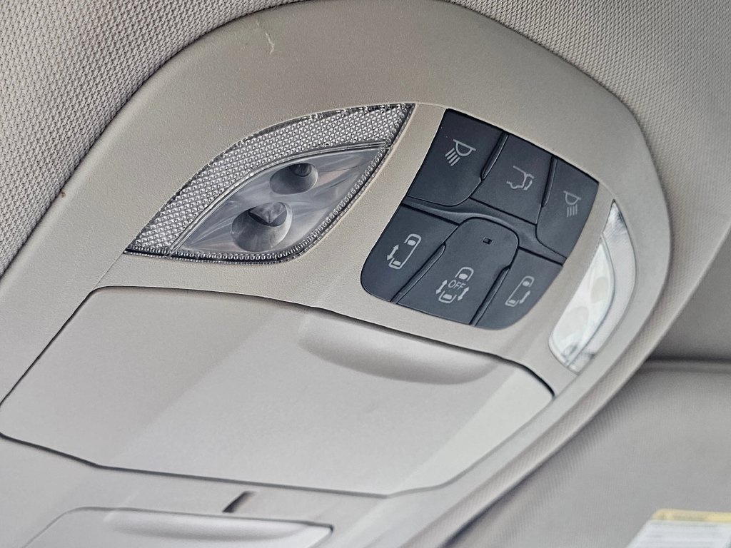 Used 2023 Chrysler Pacifica Touring-L FWD image 32