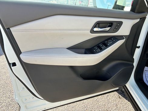 Used 2023 Nissan Rogue SL w/ SL Premium Package image 29