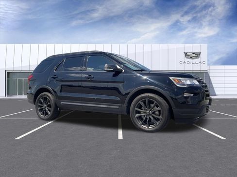 Used 2019 Ford Explorer XLT w/ Equipment Group 202A AWD/4WD image 1