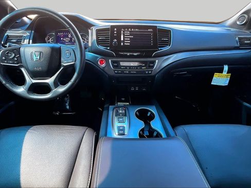 Used 2025 Honda Passport EX-L image 16
