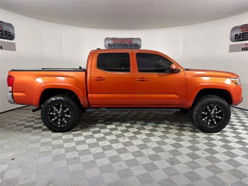 Used 2017 Toyota Tacoma SR5 w/ Tow Package image 2