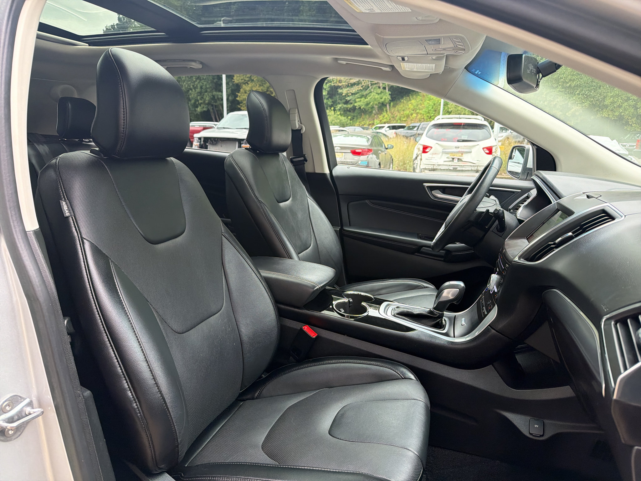 Used 2018 Ford Edge Titanium w/ Equipment Group 301A FWD image 21