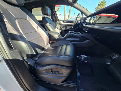 Used 2024 Porsche Cayenne image 11