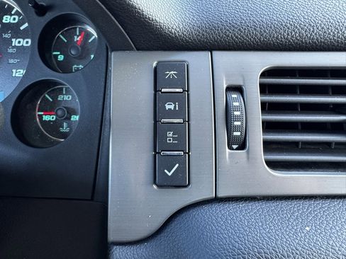 Used 2012 Chevrolet Avalanche LT image 16