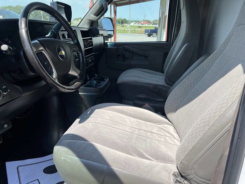Used 2018 Chevrolet Express 3500 w/ Power Convenience Package RWD image 7